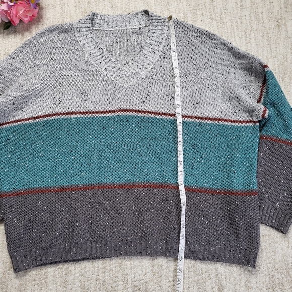 SHEIN grey and teal color block v-neck oversized sweater - Picture 4 of 6
